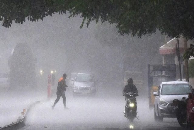 Danger of stormy winds and hailstorm, Meteorological Department alert in 50 districts of UP