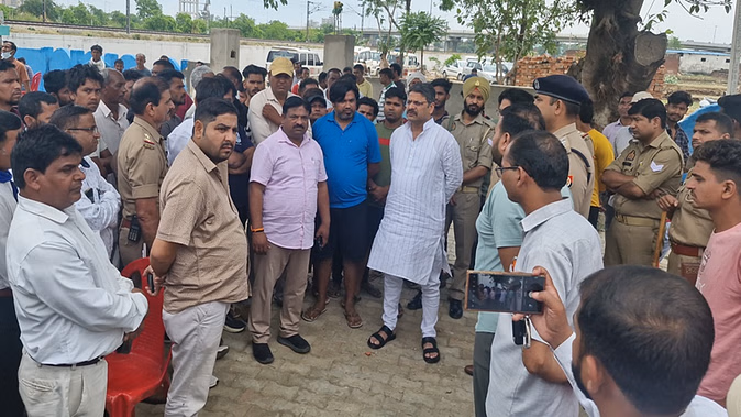 UP: Statue damaged in Ambedkar Park, demand for arrest of culprits intensifies