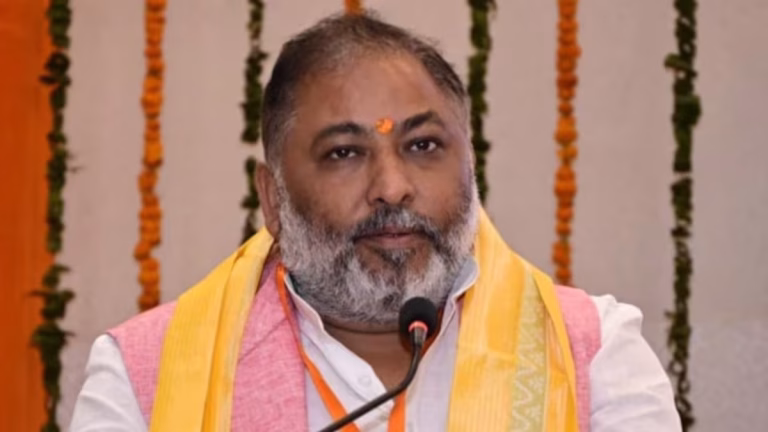 Transport Minister got angry after seeing the bridge under construction in Ballia which was opened without inauguration, said- Officers are conspiring to take credit from us