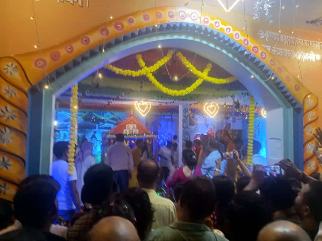 Grand celebration of Janmashtami at Police Line Temple, sweet voice of singer Ankita and Deepika enthralled the audience