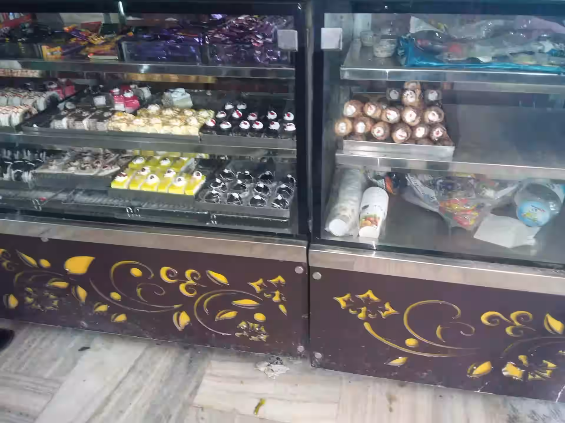 Lucknow: Globe Bakers near Kaiserbagh bus station sealed