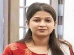 Lucknow: FIR against SP leader Pooja Shukla, she was running illegal PDA school in government school