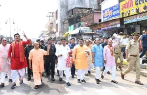 CM Yogi visits Gorakhpur on foot, tells traders to pass on GST relief benefits to customers