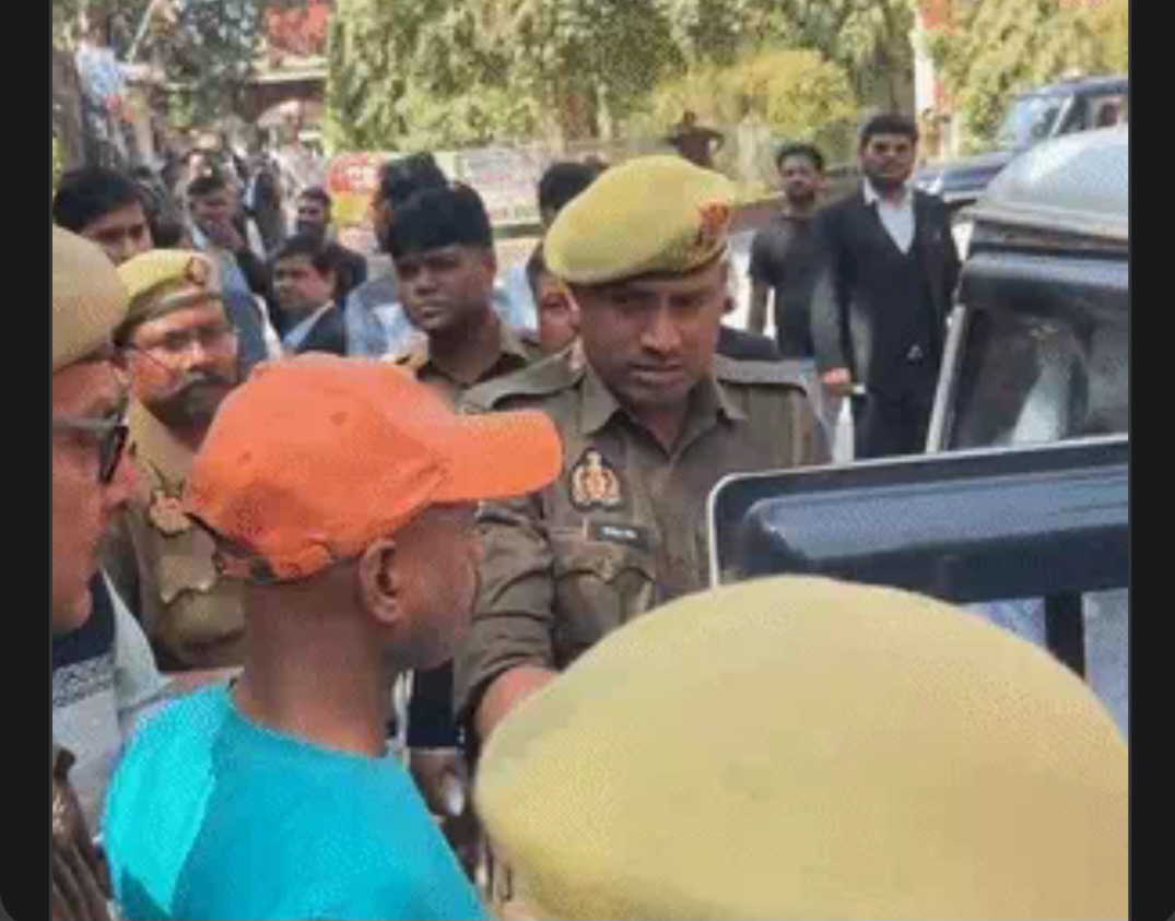 Two youths arrested with pistol and cartridges in Lucknow Civil Court