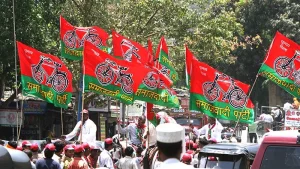 SP workers protest in Hazratganj over NEET paper leak, scuffle with police, claim they've come to sell degrees for ₹100
