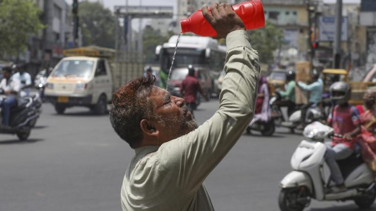 UP Heatwave Alert: Record-breaking heat in Agra, schools from nursery to 12th closed, youth dies due to heat wave