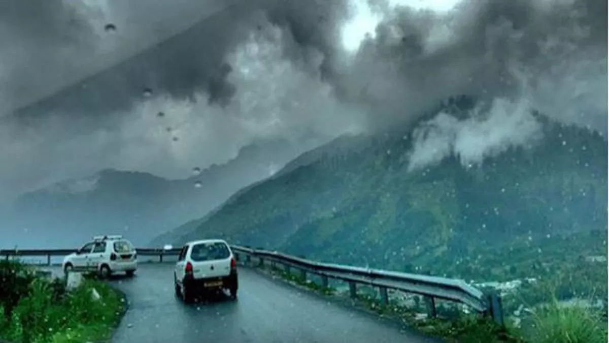 Rain havoc in Uttarakhand: Rivers and streams overflow on the Dehradun-Mussoorie road; 'Orange Alert' issued for 9 districts; many schools closed.