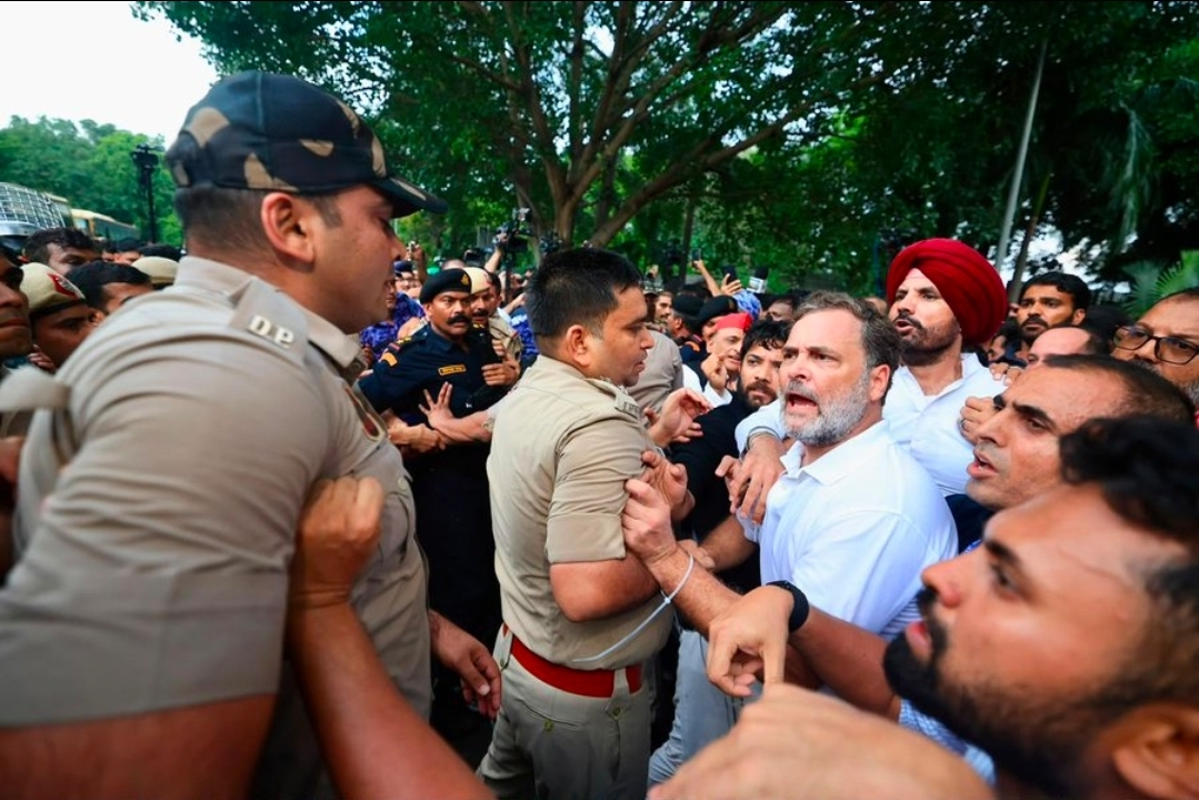 Rahul Gandhi appealed for participation in a sit-in outside the PM's residence in support of students and targeted the government.
