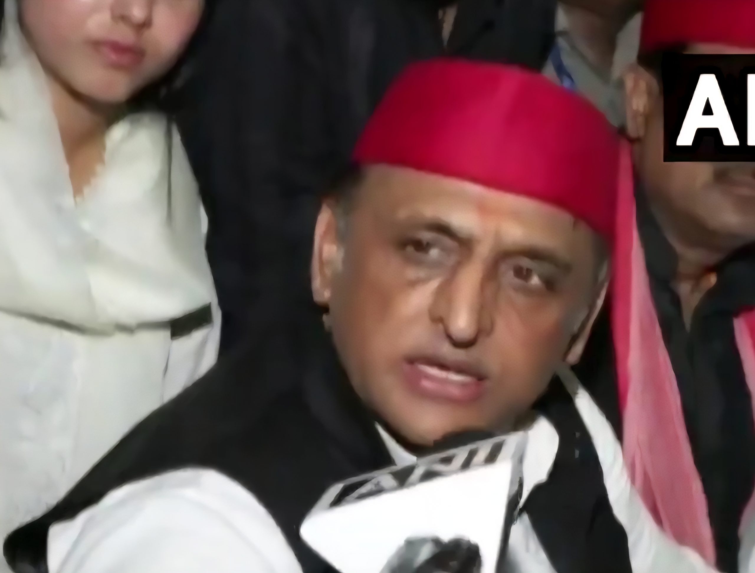 Akhilesh released, appeals to party workers.