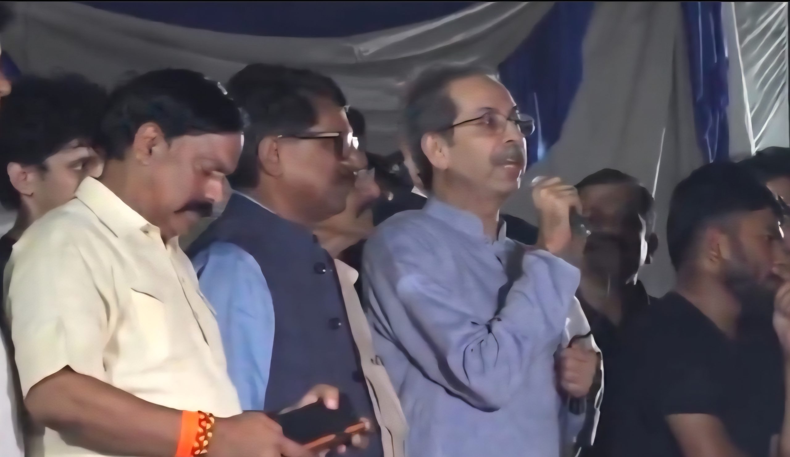 Uddhav Thackeray reached Jantar Mantar and extended his support to the student protest; he said, "I have come to pay tribute to the power of the youth."