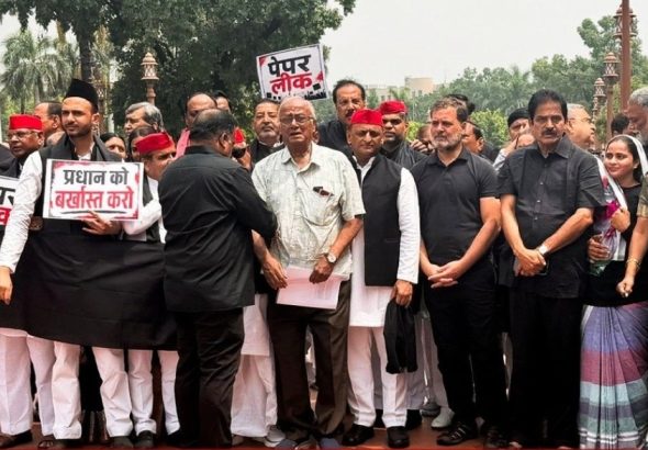 Congress protests outside Parliament dressed in black; puts forward these five key demands.