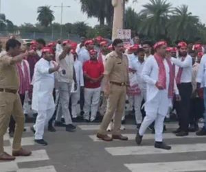Samajwadi Chhatra Sabha protests in Lucknow demanding student union elections; several activists detained following a clash with the police.