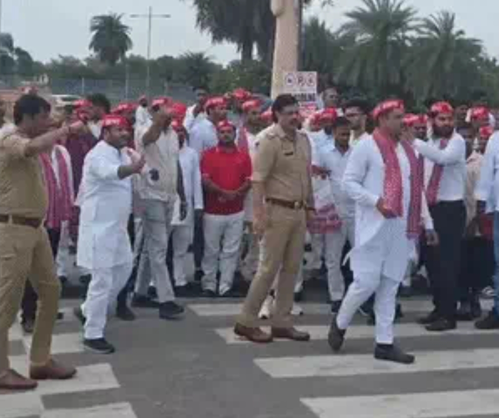 Samajwadi Chhatra Sabha protests in Lucknow demanding student union elections; several activists detained following a clash with the police.