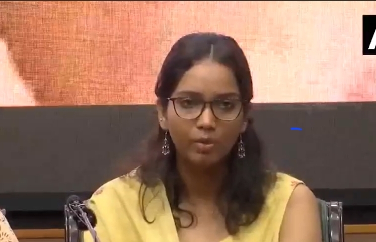 "A mob tried to beat my father to death": Injured Delhi Police SI's daughter recounts the ordeal and appeals to the Supreme Court for justice.