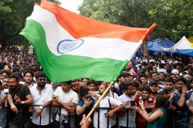 The Jantar Mantar protest is garnering support from across the country, with food being sent for the demonstrators; Abhijit Deepke has appealed for a peaceful movement.
