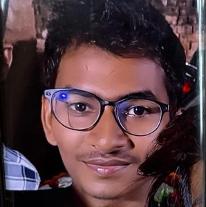 Lucknow: Student dies after falling from moving train.