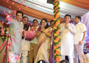 CM Rekha Gupta welcomed the Kanwariyas in Delhi, showered flowers at the Seva Camp.