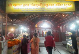 Major theft at Lucknow's famous Panchmukhi Hanuman Temple; thieves make off with silver crowns and canopies worth ₹36 lakh, along with the CCTV DVR.