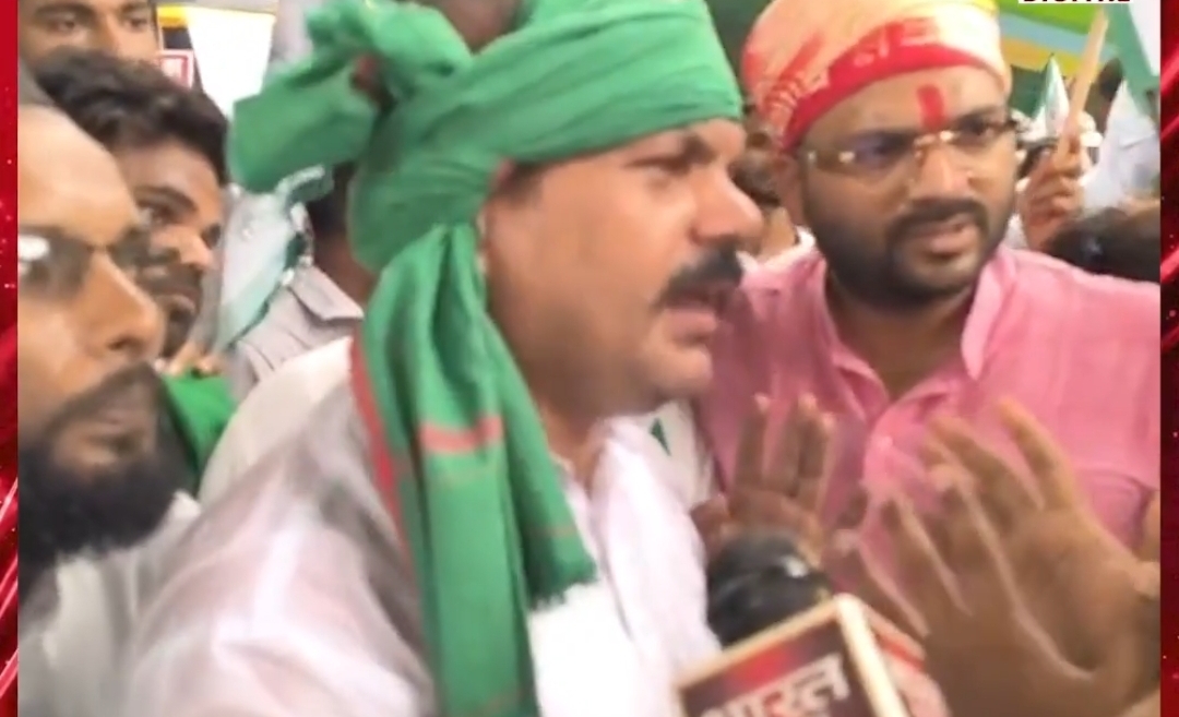 Major farmers' protest in Lucknow; foot march over shortage of fertilizer and water; police stopped them.